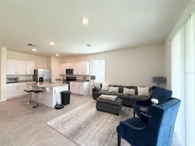Furnished interior view inside a new home in , Kissimmee (Image 11).