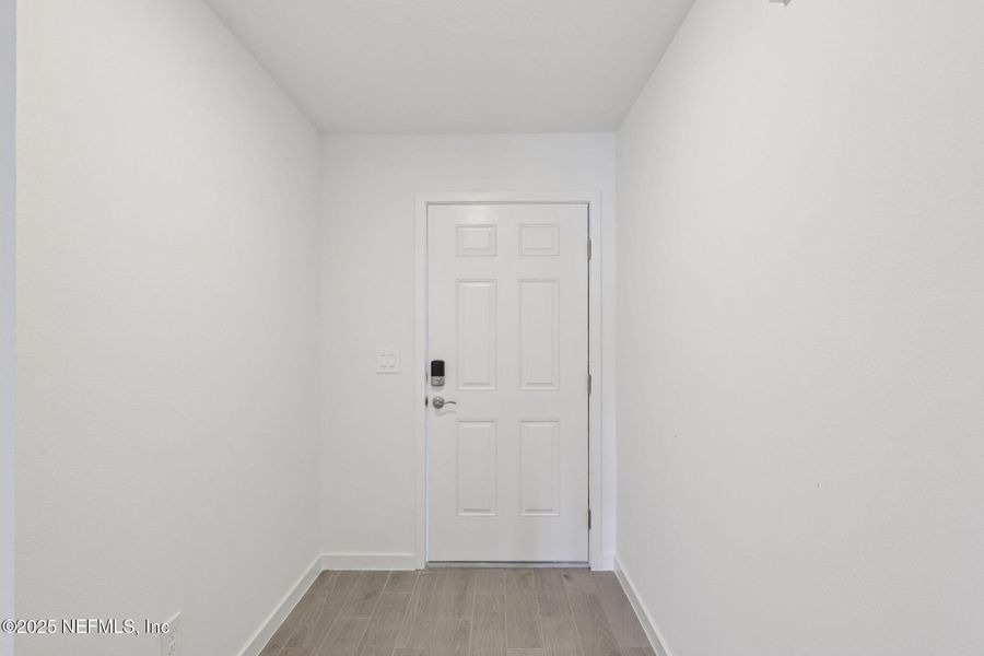 Spacious, unfurnished interior of a new home in Kings Preserve, Jacksonville (Image 14).