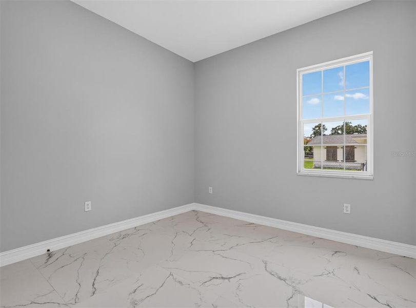 Spacious, unfurnished interior of a new home in , Plant City (Image 41).