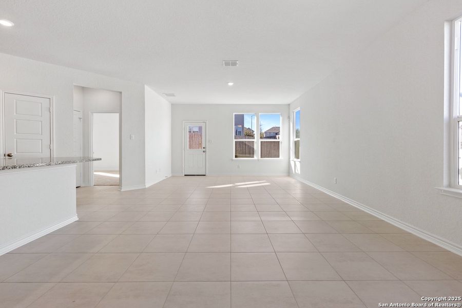 Spacious, unfurnished interior of a new home in Knox Ridge, Converse (Image 6).