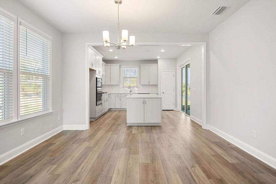 Spacious, unfurnished interior of a new home in Del Webb Savannah at Heartwood, Richmond Hill (Image 20).