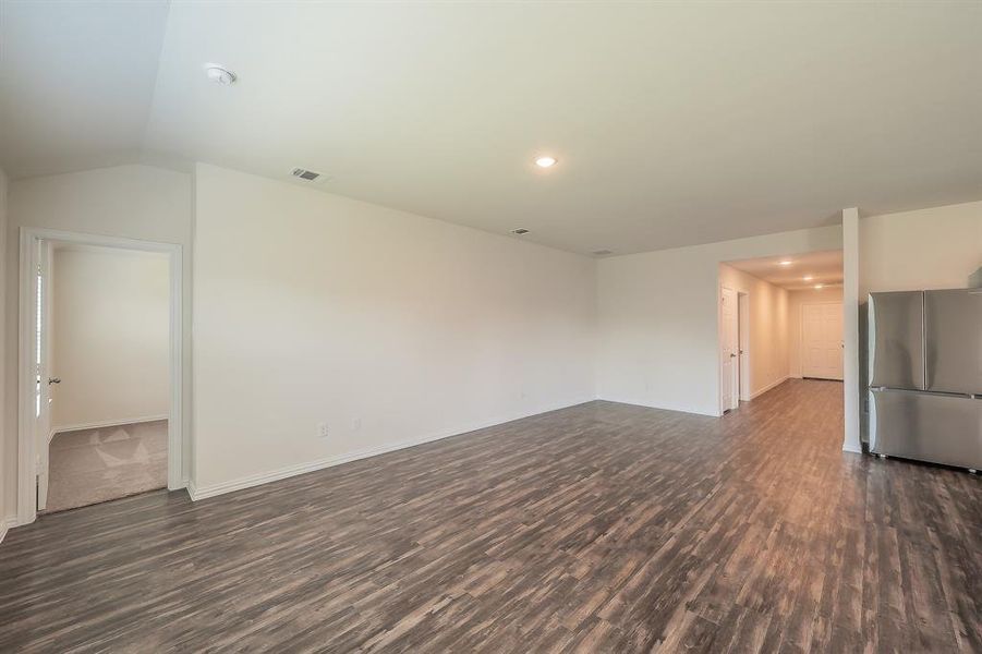 Spacious, unfurnished interior of a new home in Craftsman’s Corner, Cleburne (Image 20).