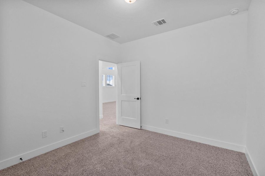 Spacious, unfurnished interior of a new home in Wildrye 45', Waller (Image 24).