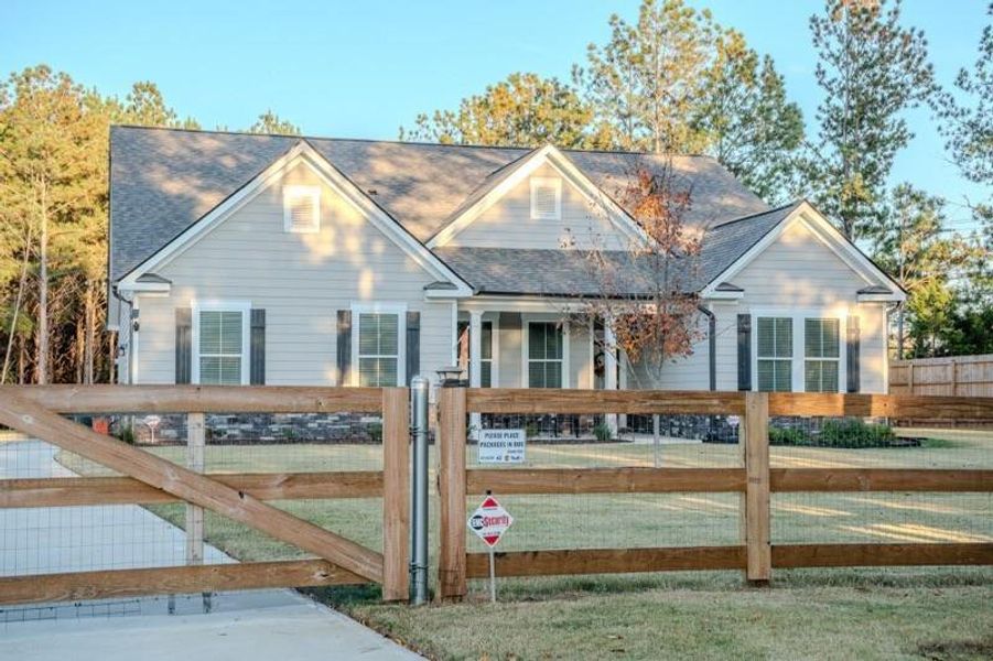 Image 27 of a home in Crossing Creeks.