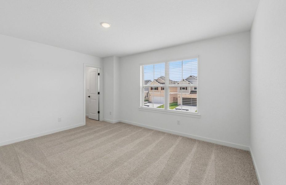 Spacious, unfurnished interior of a new home in Santa Rita Ranch, Liberty Hill (Image 33).