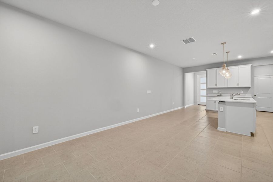 Spacious, unfurnished interior of a new home in Bloomingdale Townes, Brandon (Image 8).