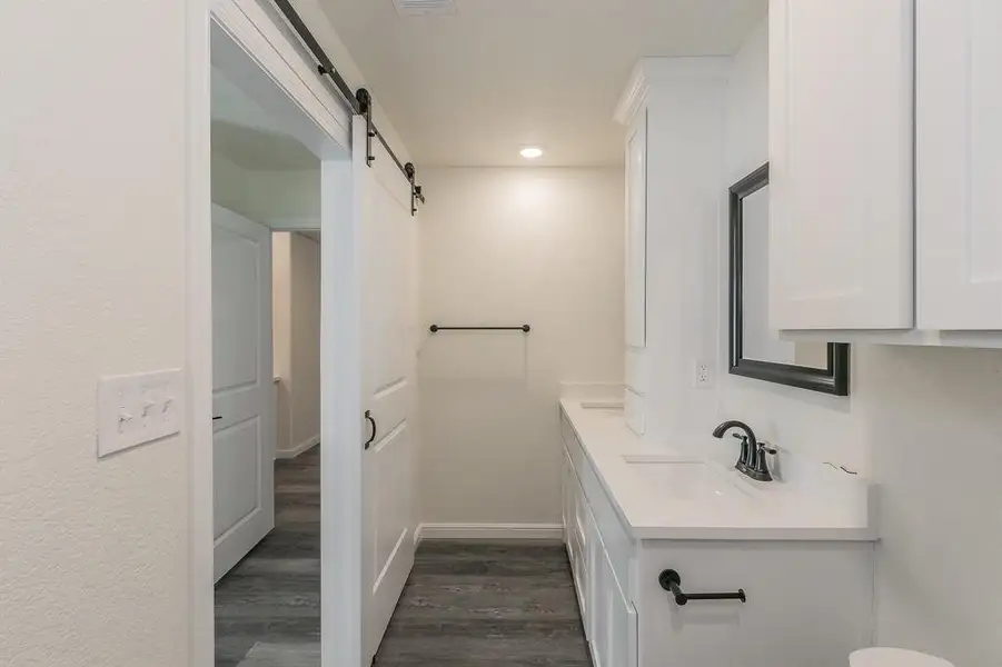 Furnished interior view inside a new home in , Alvarado (Image 10).