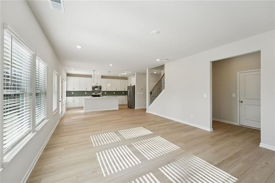 Spacious, unfurnished interior of a new home in Westmont Preserve, Powder Springs (Image 33).