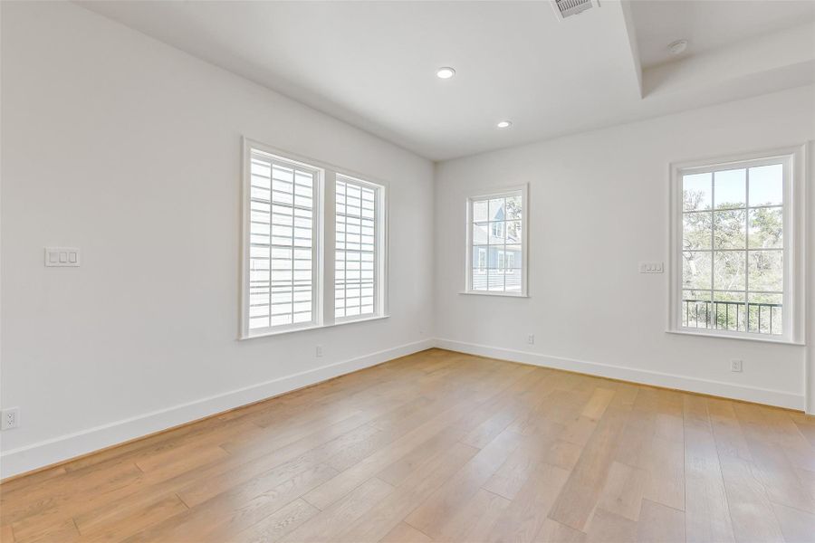 Spacious, unfurnished interior of a new home in Reserve in Memorial, Houston (Image 39).