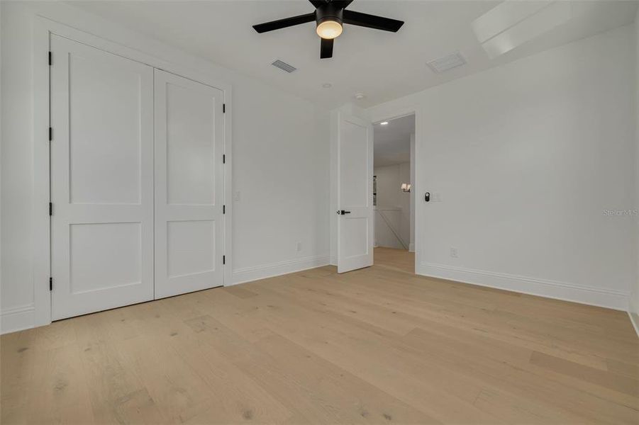 Spacious, unfurnished interior of a new home in , St. Petersburg (Image 24).