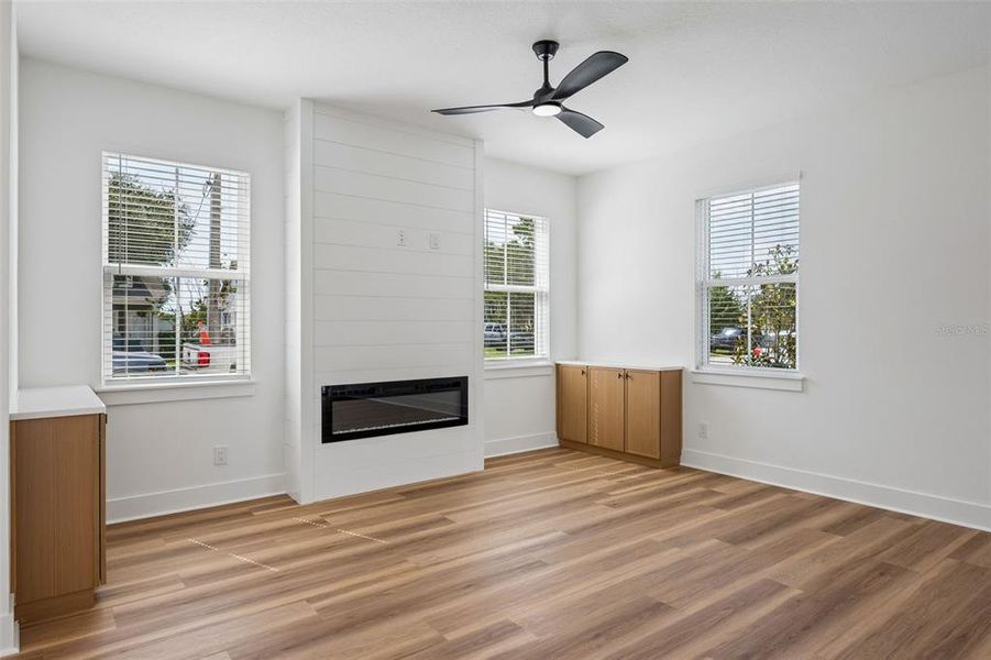 Spacious, unfurnished interior of a new home in , Orlando (Image 10).