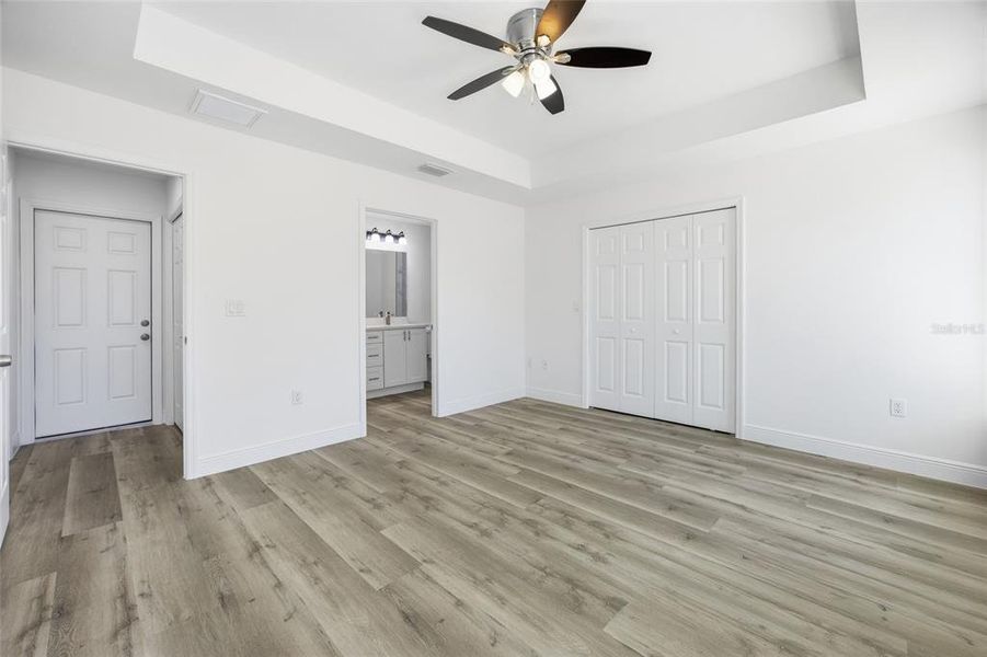 Spacious, unfurnished interior of a new home in , Dunnellon (Image 27).