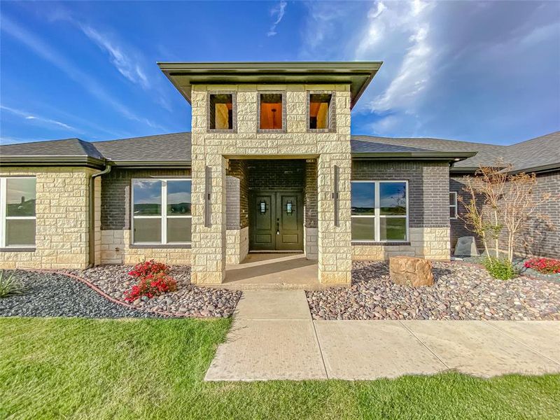Exterior details and patio area of a home in , Tuscola (Image 22).
