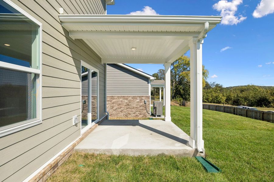 Exterior details and patio area of a home in Cades Bluff, Lebanon (Image 23).
