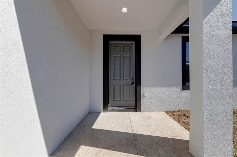 Exterior details and patio area of a home in , Ocklawaha (Image 17).