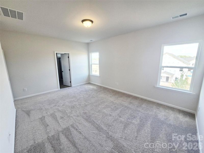 Spacious, unfurnished interior of a new home in Cedar Meadows, Monroe (Image 13).