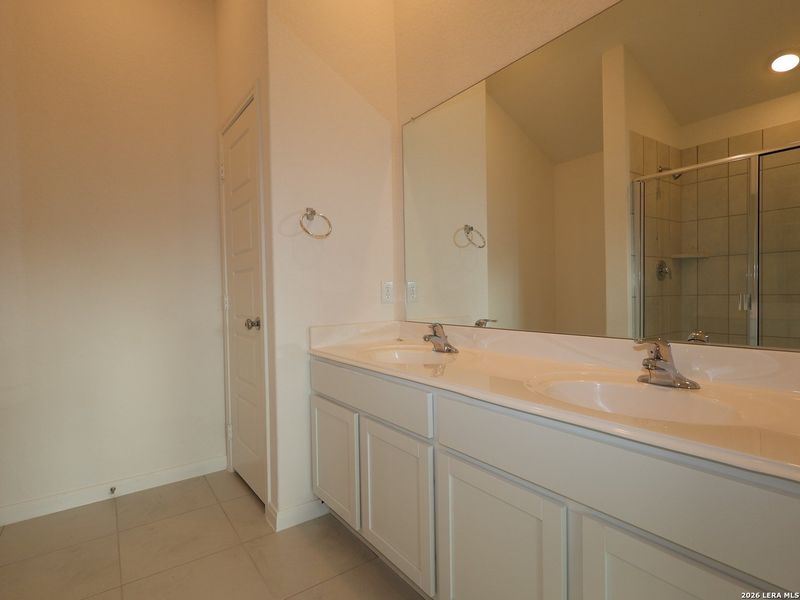 Image 27 of a home in Agave.