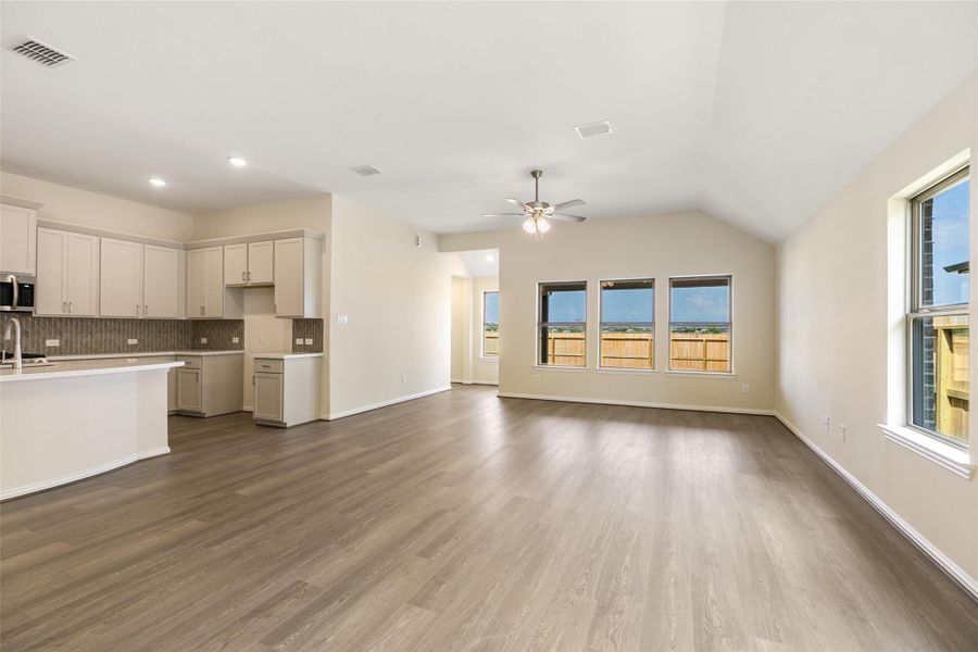 Spacious, unfurnished interior of a new home in Westland Ranch, League City (Image 17).