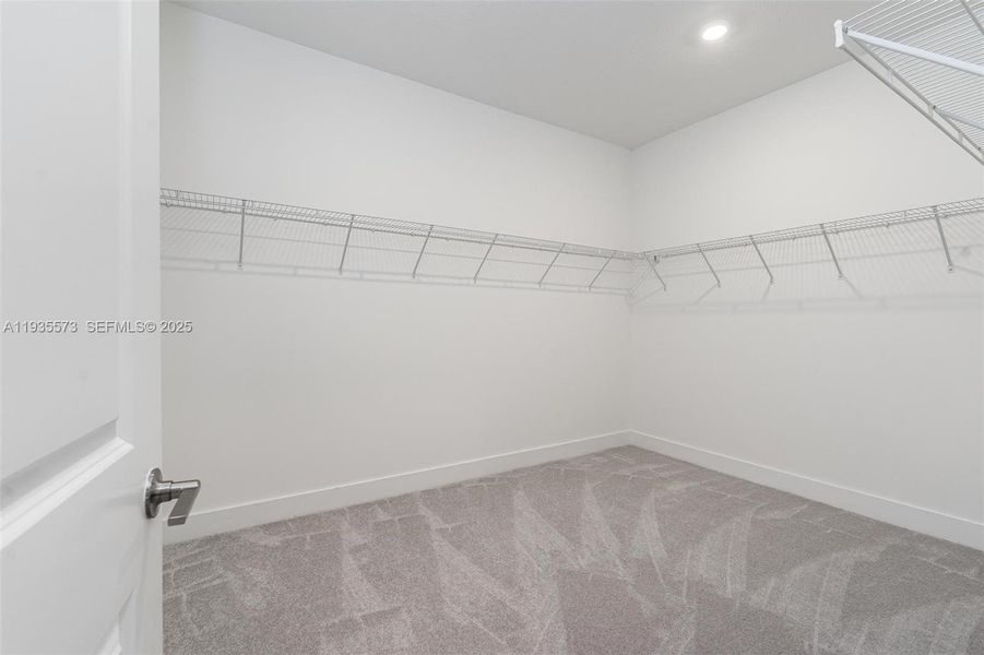 Spacious, unfurnished interior of a new home in , Davie (Image 16).