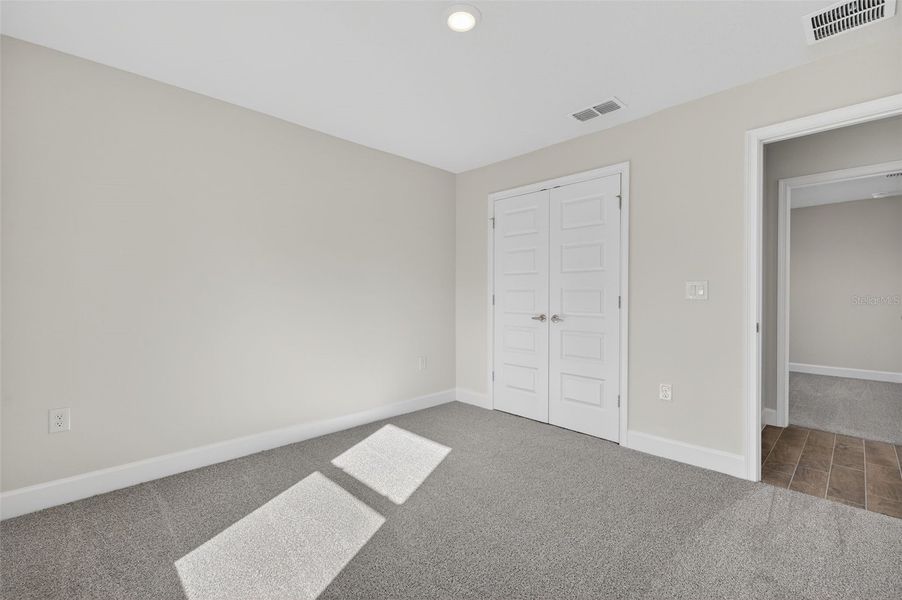 Spacious, unfurnished interior of a new home in Hill Country Estates, Dade City (Image 28).