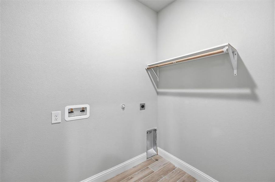 Spacious, unfurnished interior of a new home in , Cleburne (Image 19).