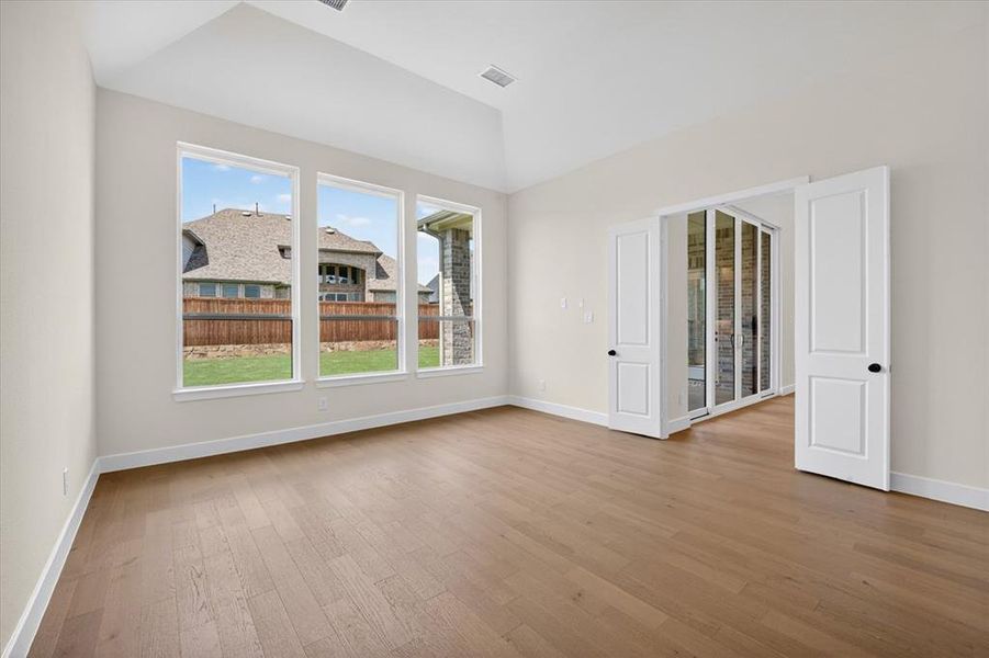 Spacious, unfurnished interior of a new home in Sandbrock Ranch, Aubrey (Image 24). Spacious, unfurnished interior of a new home in Sandbrock Ranch, Aubrey (Image 24).