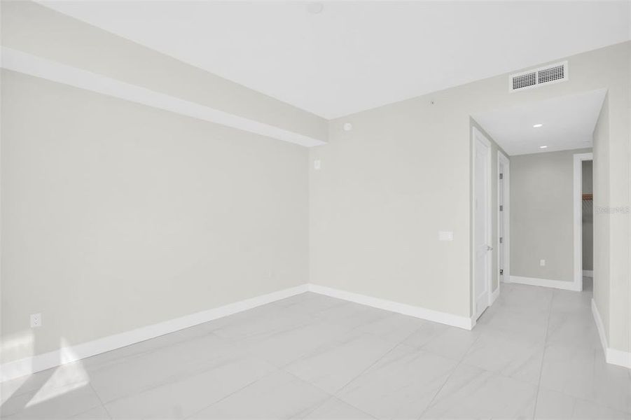 Spacious, unfurnished interior of a new home in , St. Petersburg (Image 67). Spacious, unfurnished interior of a new home in , St. Petersburg (Image 67).