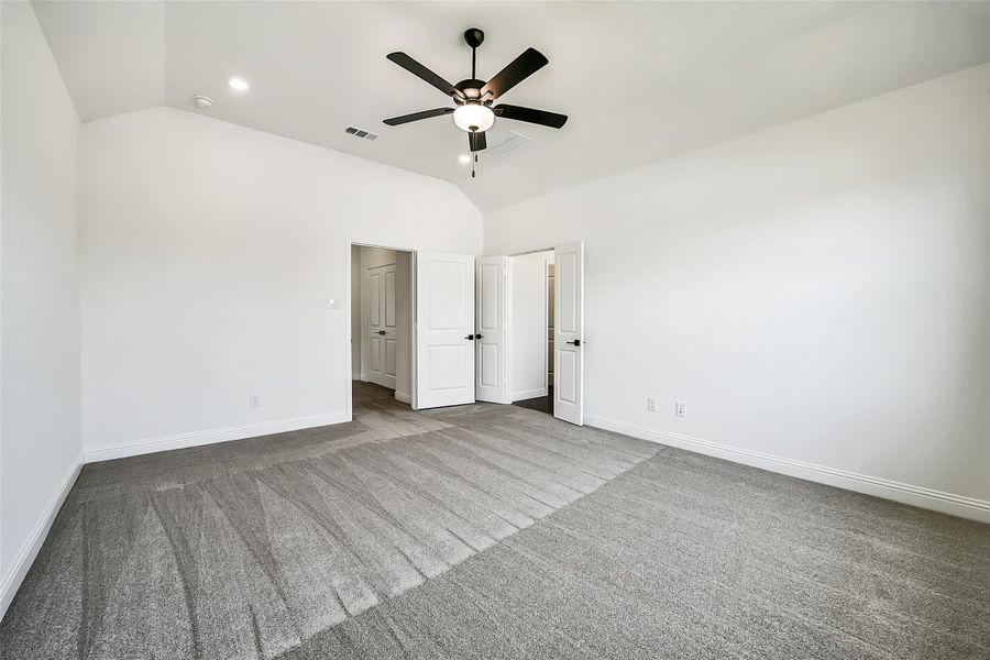 Spacious, unfurnished interior of a new home in Sienna 40', Missouri City (Image 30). Spacious, unfurnished interior of a new home in Sienna 40', Missouri City (Image 30).