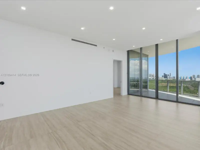 Spacious, unfurnished interior of a new home in , North Miami (Image 31).