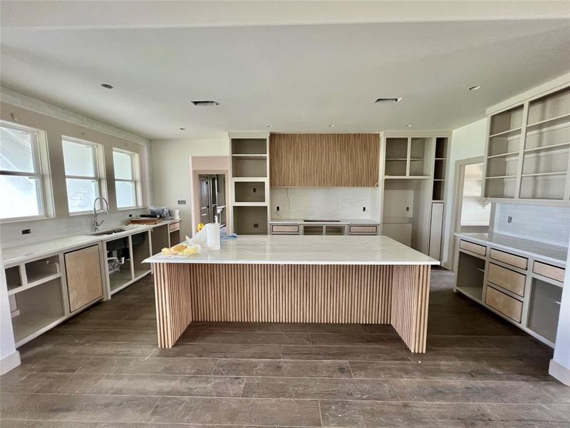 Spacious, unfurnished interior of a new home in , Angleton (Image 45).