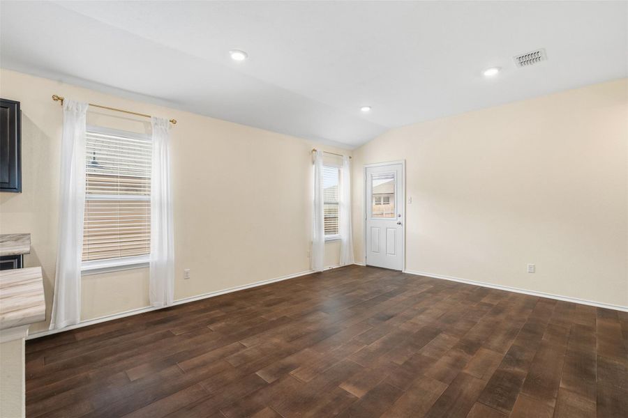 Spacious, unfurnished interior of a new home in , Troy (Image 31).