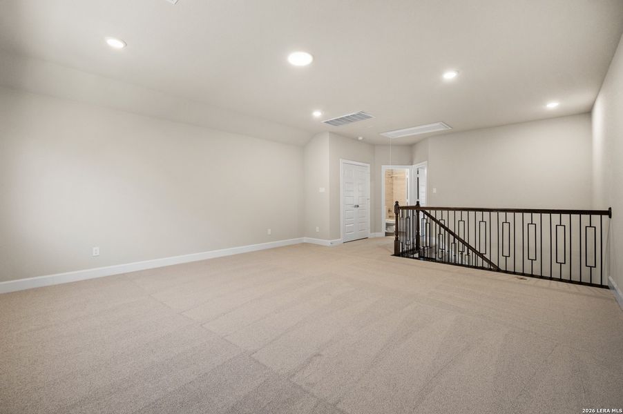 Spacious, unfurnished interior of a new home in Ventana, Bulverde (Image 33).