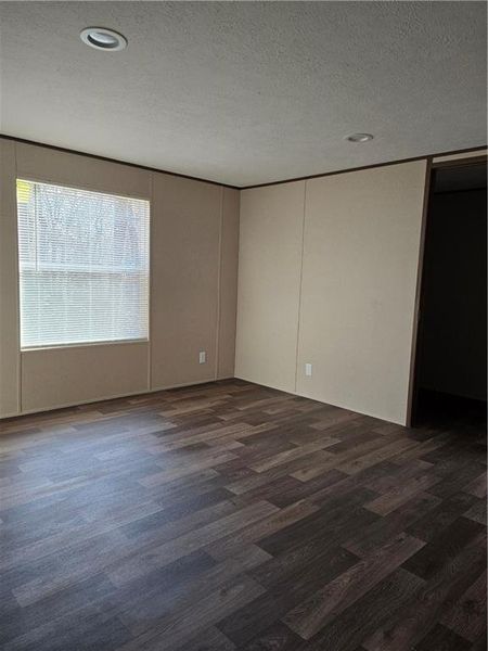 Spacious, unfurnished interior of a new home in , Ellijay (Image 6).