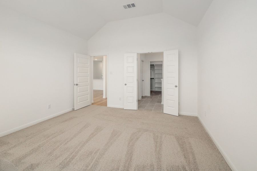 Spacious, unfurnished interior of a new home in Trinity Ranch, Elgin (Image 25).