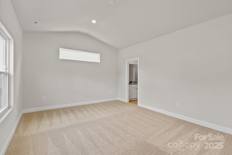 Spacious, unfurnished interior of a new home in Ascot Woods, Charlotte (Image 11).