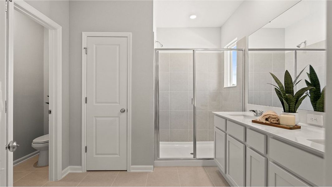 1835 Vivid Owners Bath F2 9 24 25