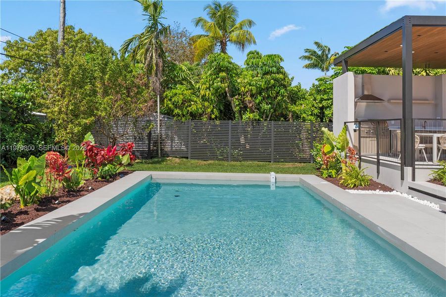 Exterior details and patio area of a home in , Miami (Image 36).