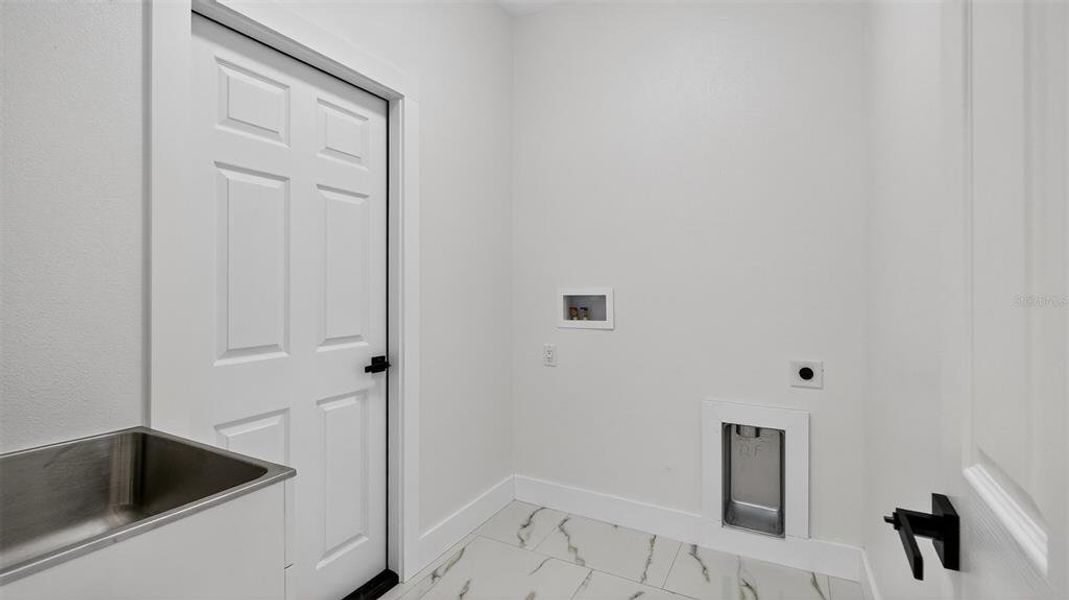 Spacious, unfurnished interior of a new home in , Weeki Wachee (Image 39). Spacious, unfurnished interior of a new home in , Weeki Wachee (Image 39).