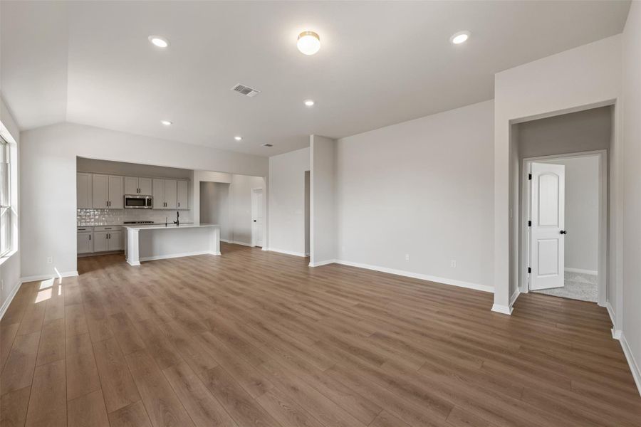 Representative images and renderings are for illustrative purposes. Actual structural options and design finishes of home may vary.