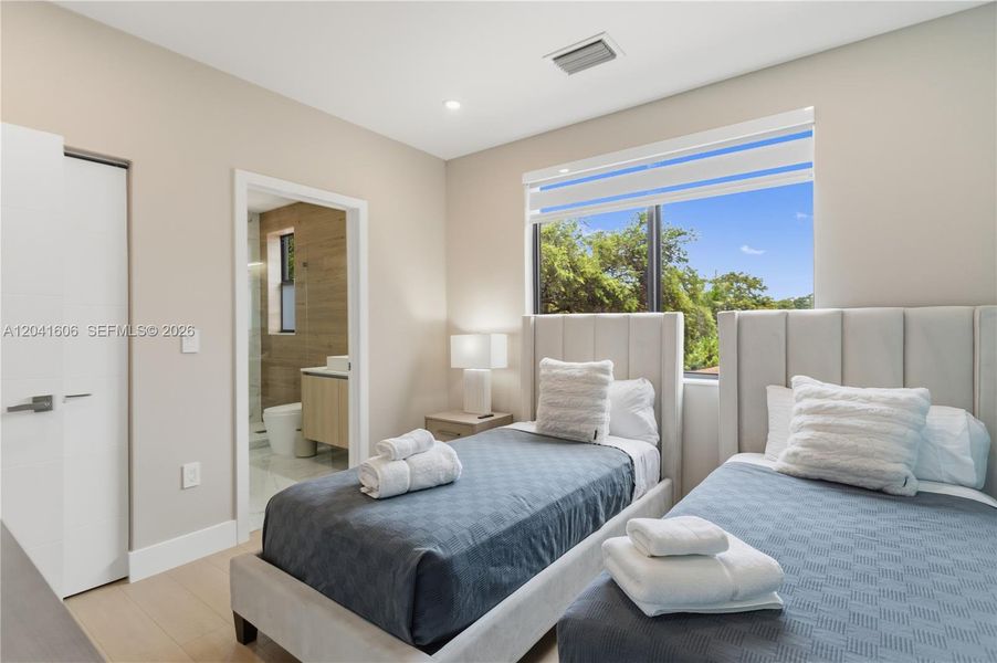 Furnished interior view inside a new home in , Fort Lauderdale (Image 10).