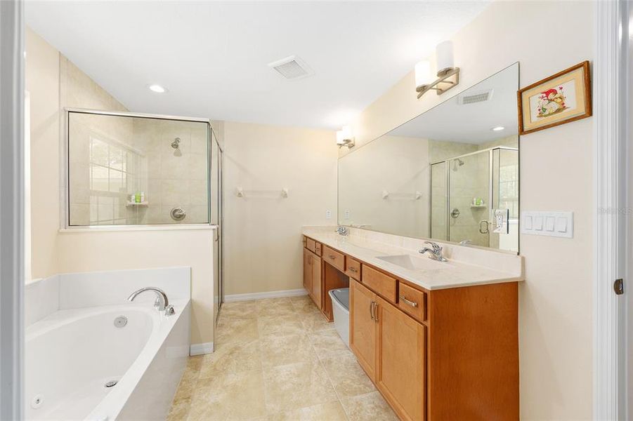 Furnished interior view inside a new home in Rainbow Springs, Dunnellon (Image 12).