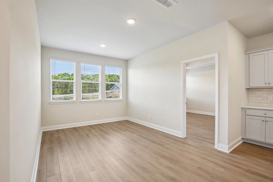 Spacious, unfurnished interior of a new home in Cades Bluff, Lebanon (Image 20).