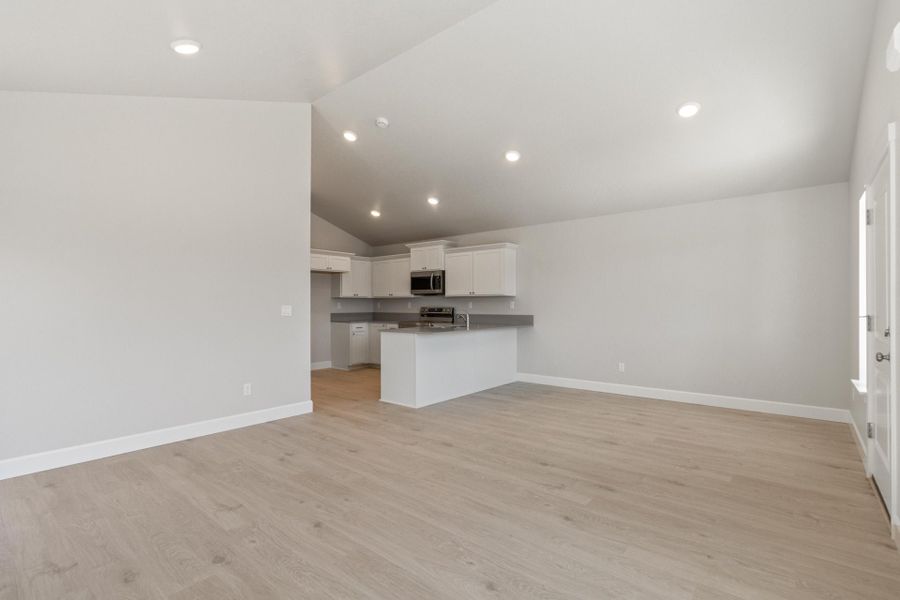 Spacious, unfurnished interior of a new home in Feather Ridge, Redmond (Image 12).