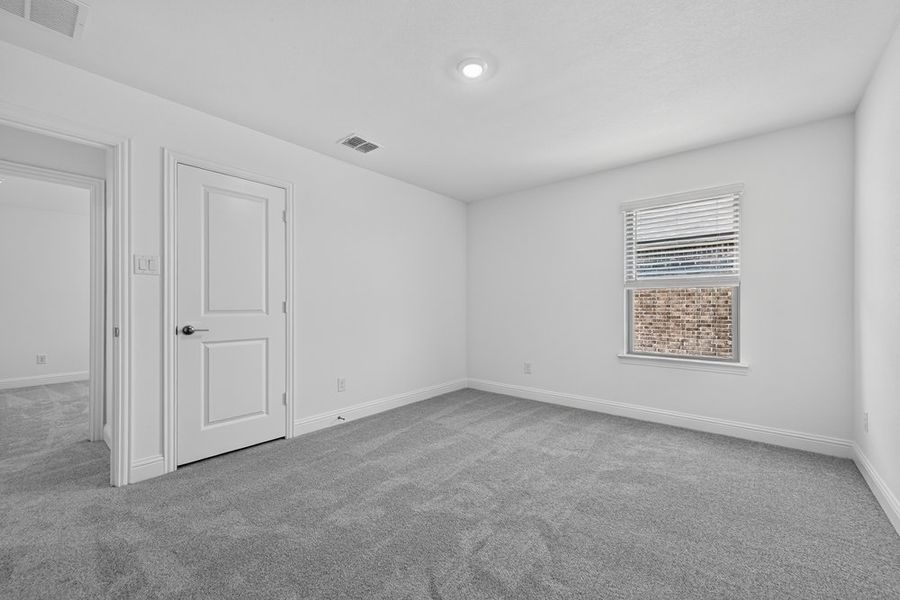 Spacious, unfurnished interior of a new home in Madero 50s, Fort Worth (Image 22). Spacious, unfurnished interior of a new home in Madero 50s, Fort Worth (Image 22).