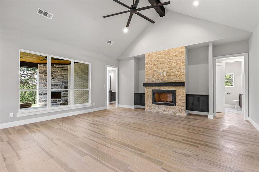 Spacious, unfurnished interior of a new home in , Weatherford (Image 22).