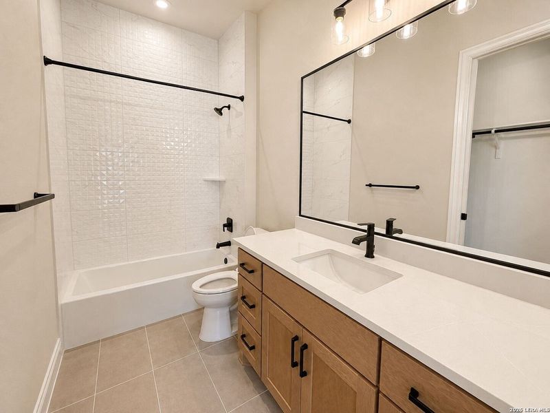 Furnished interior view inside a new home in , Canyon Lake (Image 9).