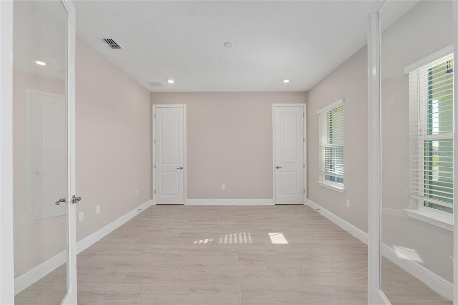 Spacious, unfurnished interior of a new home in , Ocala (Image 18).