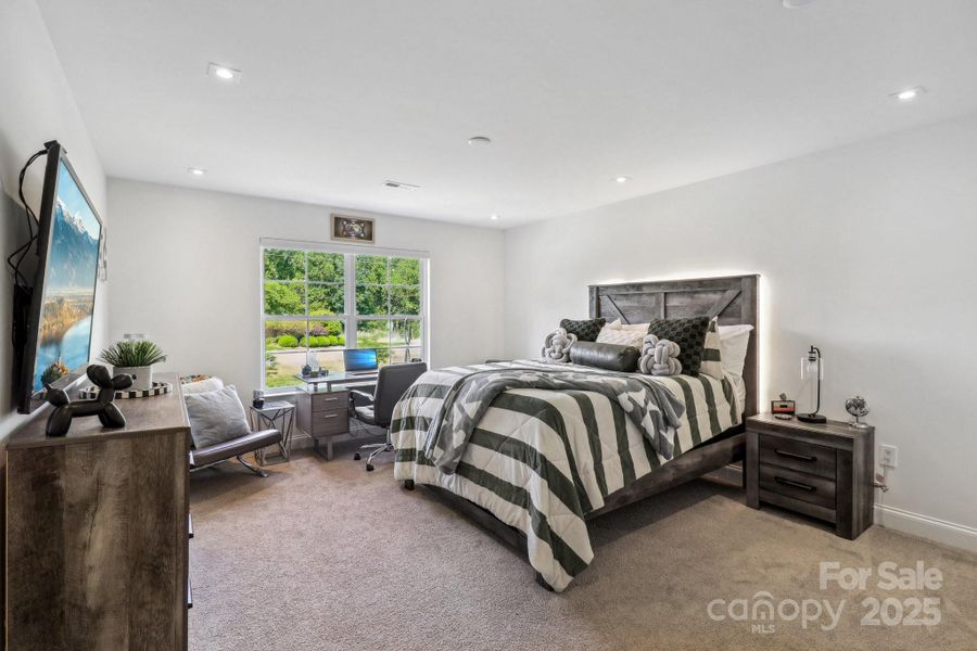 Large secondary bedroom
