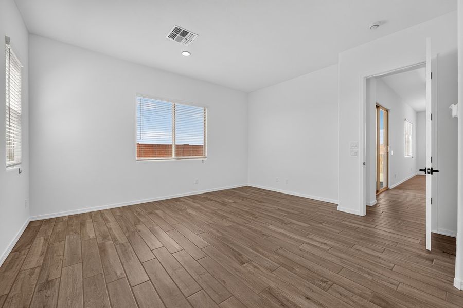 Spacious, unfurnished interior of a new home in Combs Ranch, San Tan Valley (Image 17).