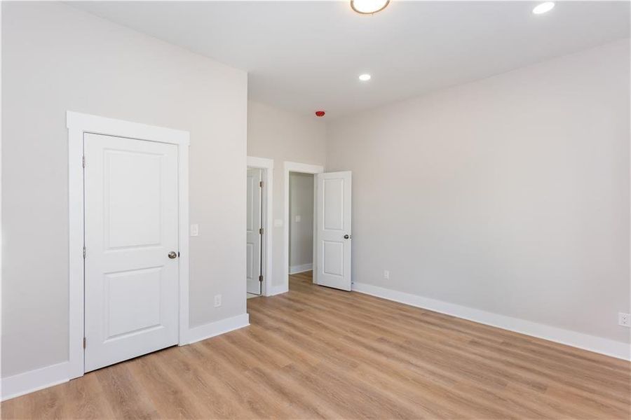 Spacious, unfurnished interior of a new home in , East Point (Image 25).